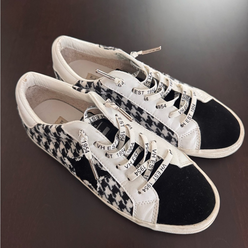 Vintage Havana Houndstooth Women's Sneakers